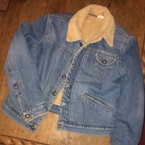 Medium women’s Levi’s jacket- warm jean jacket